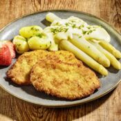 Das Beste in der Spargelzeit. Fisches Schnitzel, ..