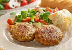 Poultry burger without onions, lightly seasoned,
